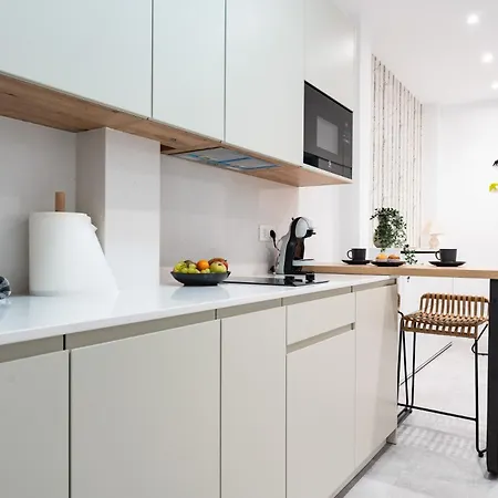 Apartment B & V
